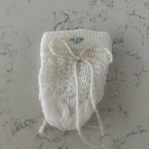 Newborn mittens - white